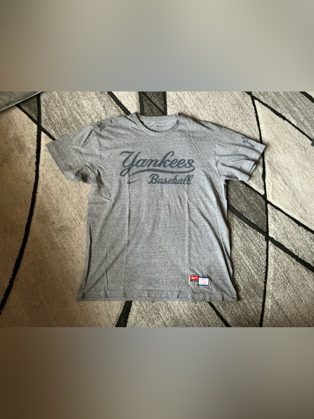 Size Medium - Nike Gray Cotton New York Yankees Tee Shirt